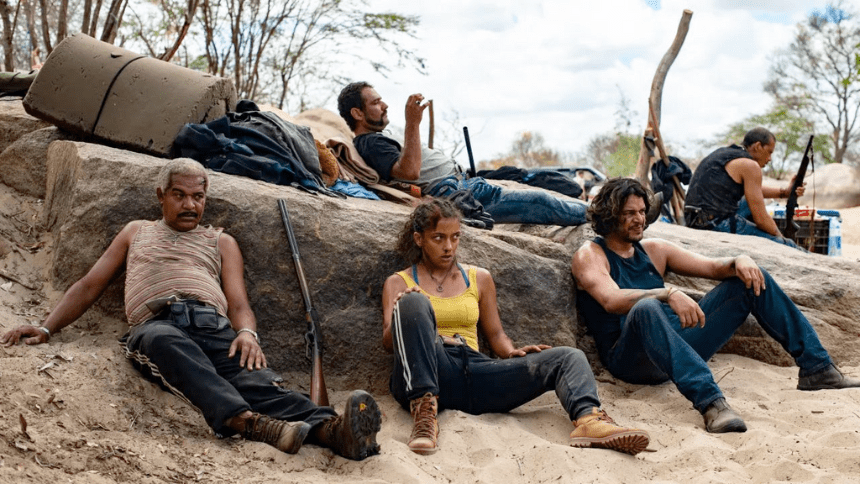 cangaco-novo_capa “Cangaço Novo” atualiza história dos canganceiros, com destaque para elenco e cenas de ação