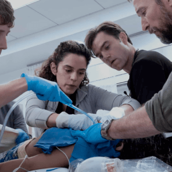 “The Pitt” transforma o caos em reflexão sobre o limite humano