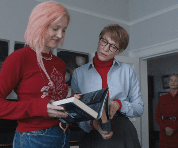 father mother brother sister-capa “Pai Mãe Irmão Irmã” explora mistérios e distâncias familiares